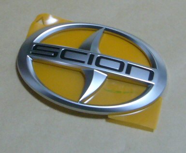 SCION iQ(KGJ,NGJ10)USAリヤエンブレム サイオンマーク