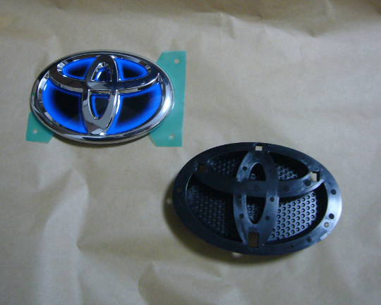 ヴィッツ ハイブリッド対応 NHP130 YARiS HYBRID フロントエンブレム トヨタマーク